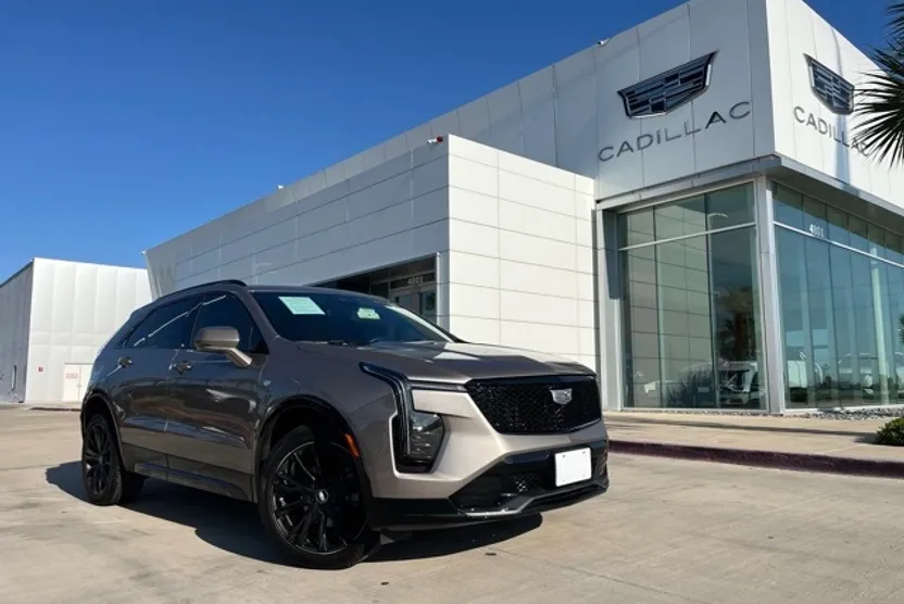 2025 Cadillac XT4 Sport photo 1