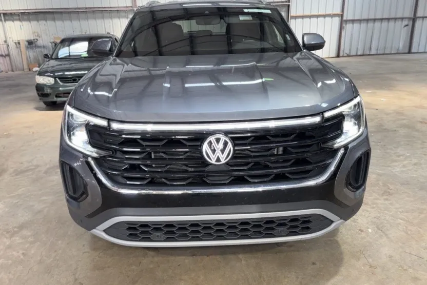 2025 Volkswagen Atlas Cross Sport SE Technology photo 1