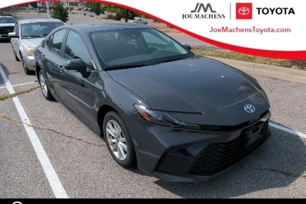 2025 Toyota Camry LE photo 1