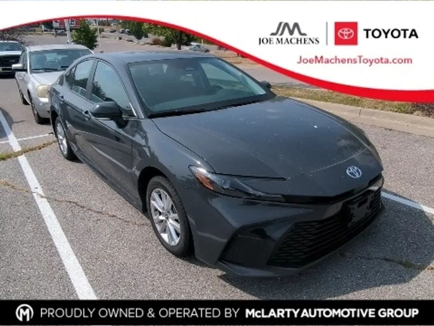 2025 Toyota Camry LE photo 1