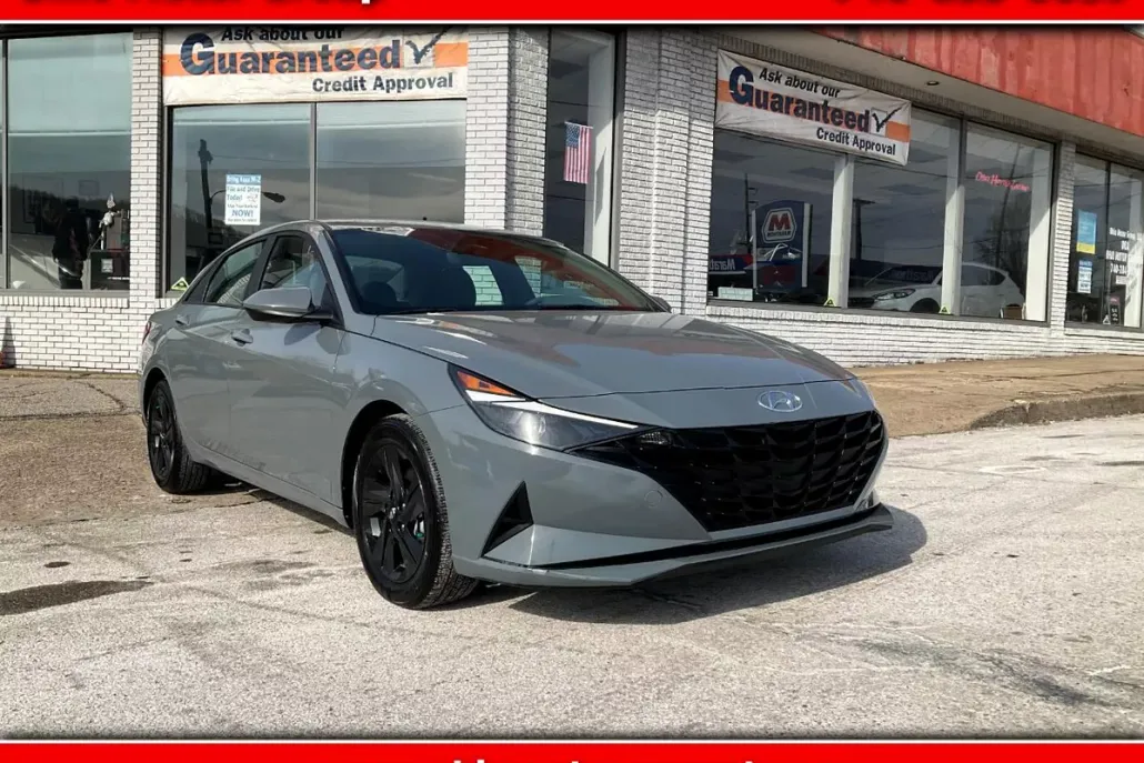 2022 Hyundai Elantra SEL photo 1