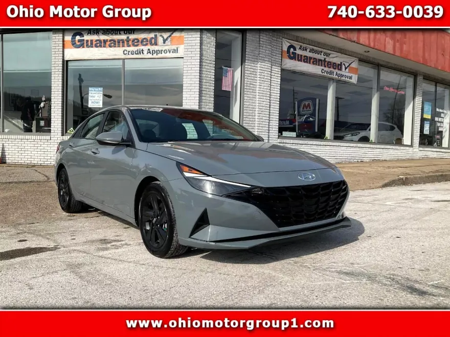 2022 Hyundai Elantra SEL photo 1