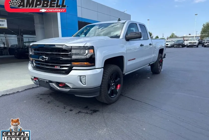 2018 Chevrolet Silverado LT photo 1