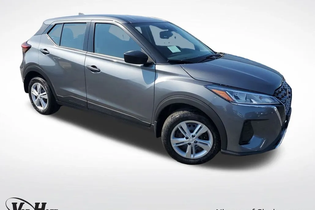 2025 Nissan Kicks Play S photo 1