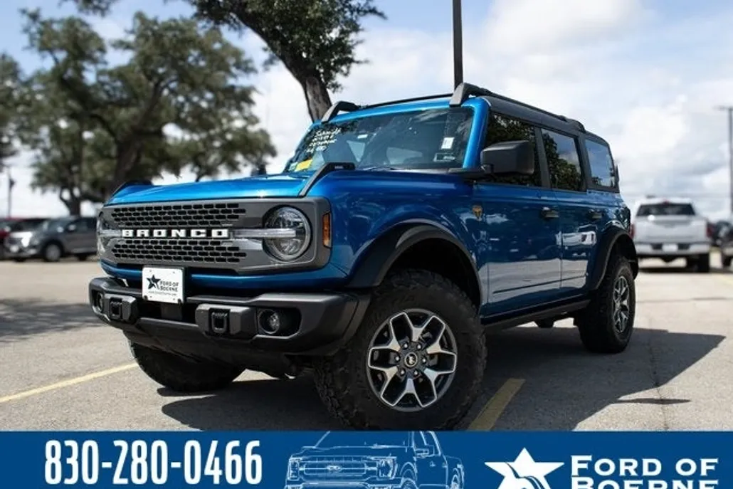 2023 Ford Bronco Badlands photo 1