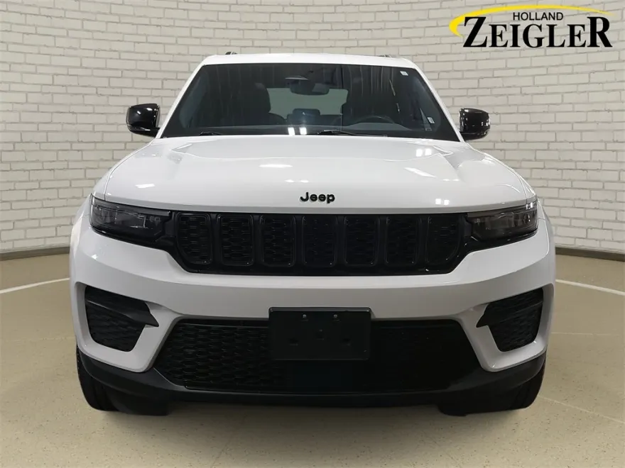 2023 Jeep Grand Cherokee Altitude photo 1