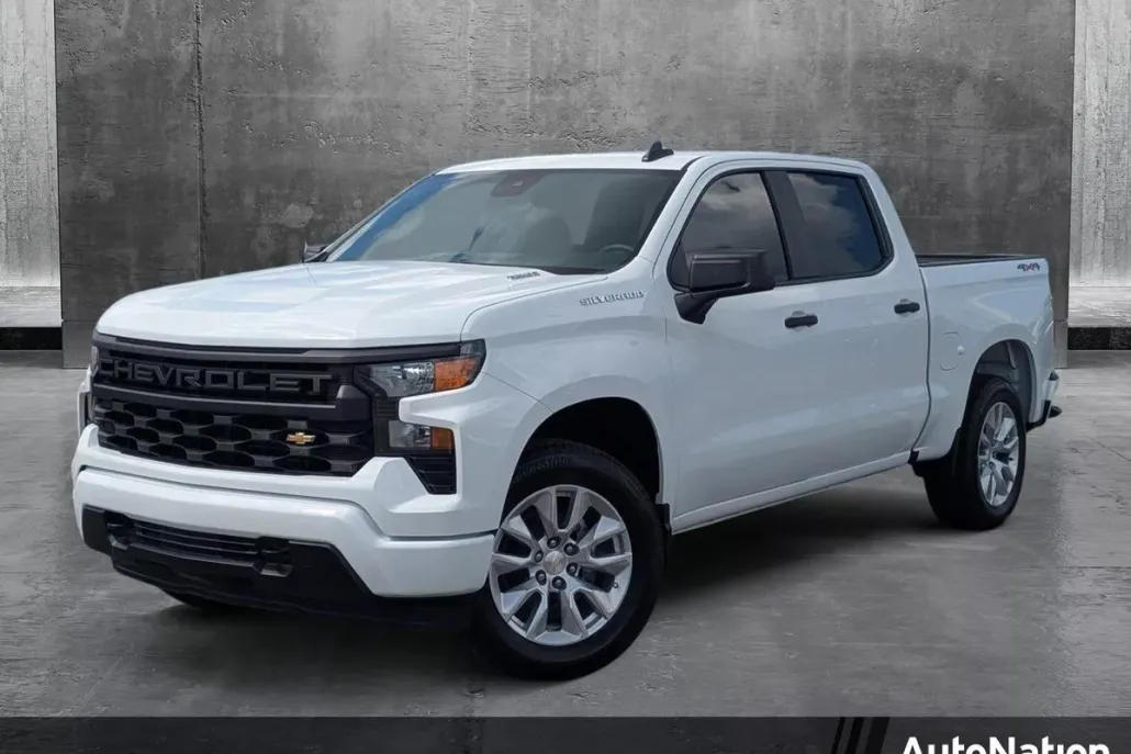 2025 Chevrolet Silverado 1500 Custom photo 1