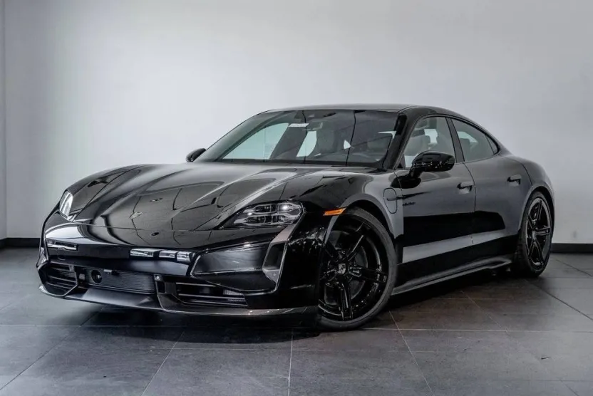 2025 Porsche Taycan Turbo S photo 1