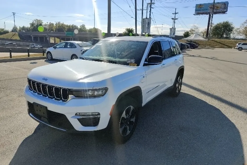 2023 Jeep Cherokee 4xe photo 1