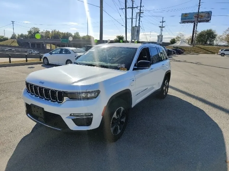 2023 Jeep Cherokee 4xe photo 1