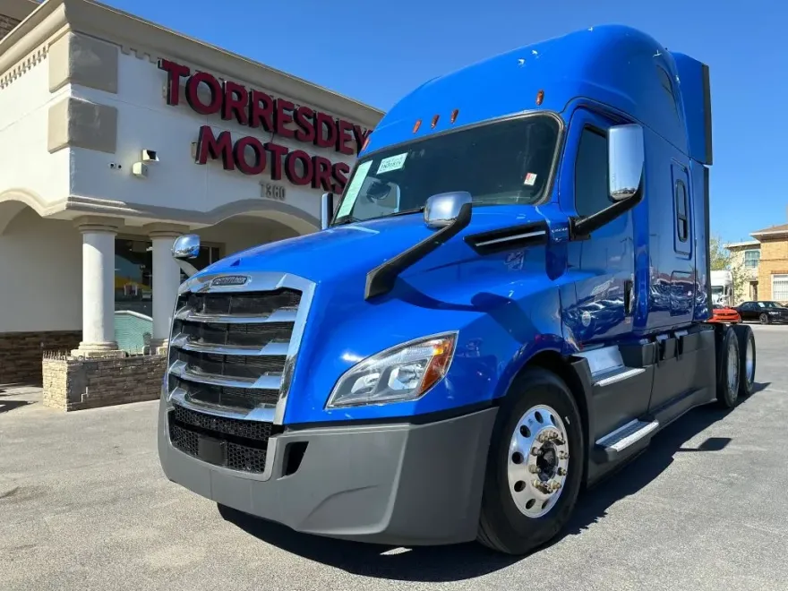 2018 Freightliner Cascadia 126" Sleeper Cab photo 1