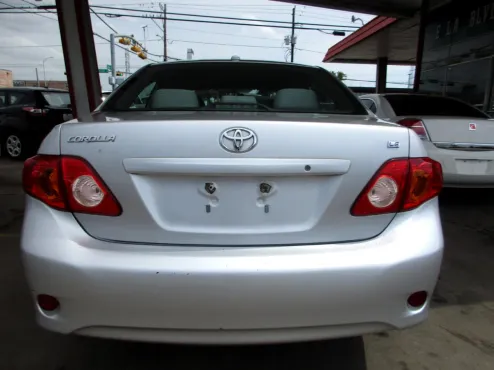 2009 Toyota Corolla LE photo 4