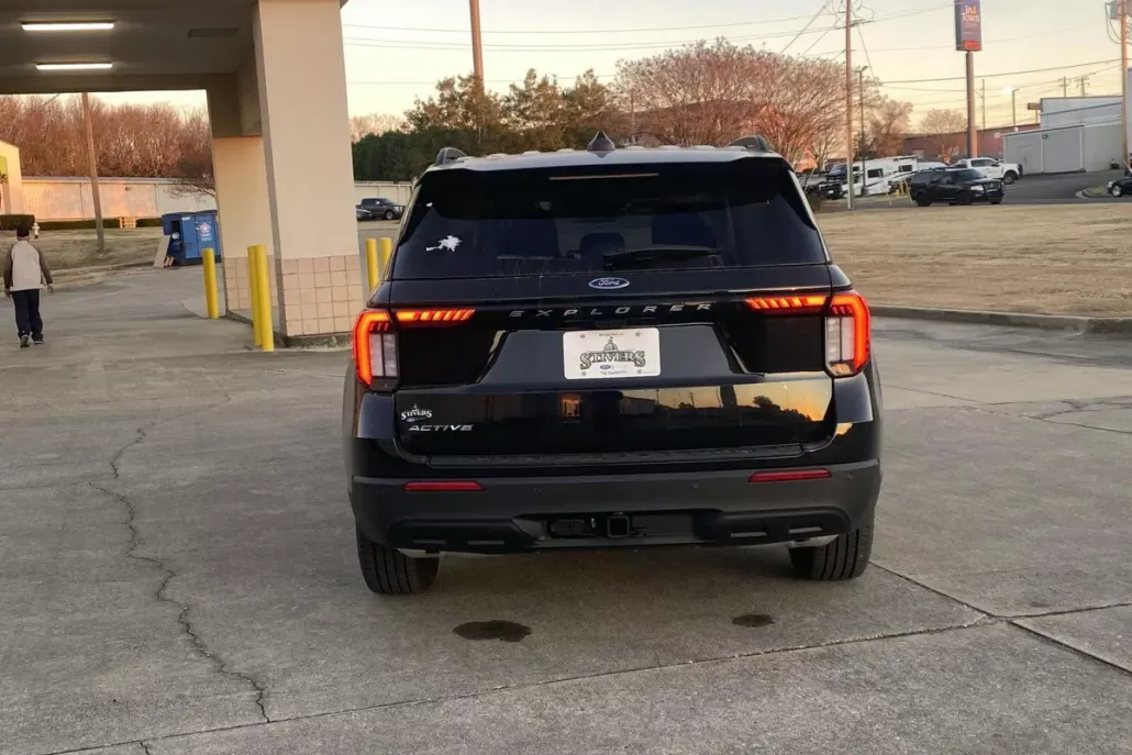 2025 Ford Explorer photo 1