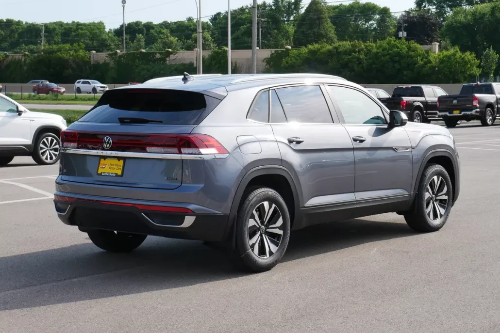 2025 Volkswagen Atlas Cross Sport SE photo 1