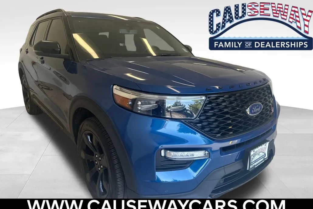 2023 Ford Explorer ST photo 1