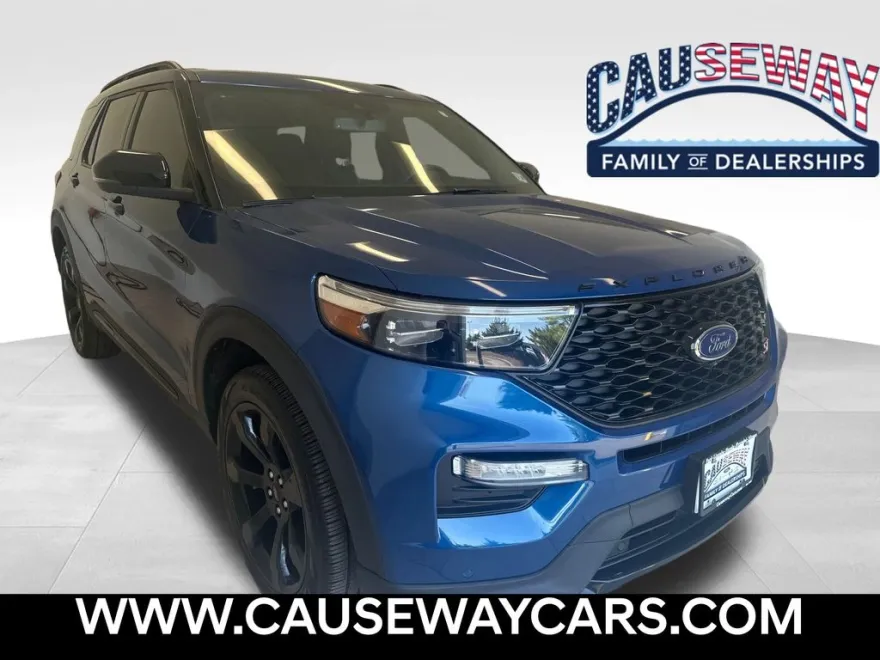 2023 Ford Explorer ST photo 1