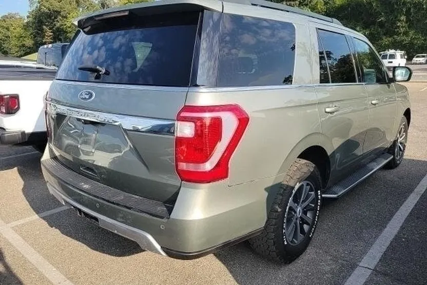 2019 Ford Expedition XLT photo 1