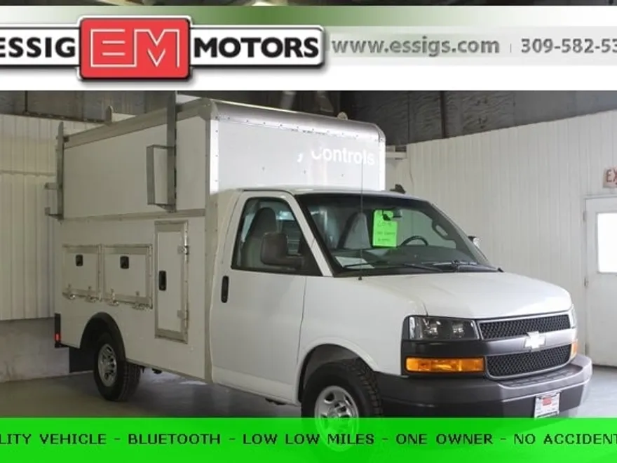2018 Chevrolet Express Cutaway Work Van photo 1