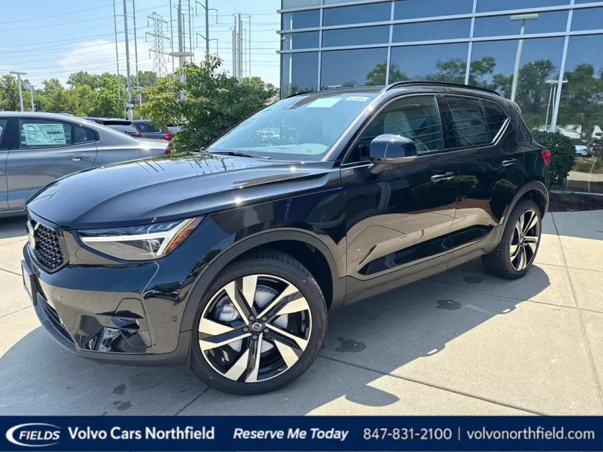 2026 Volvo XC40 photo 1