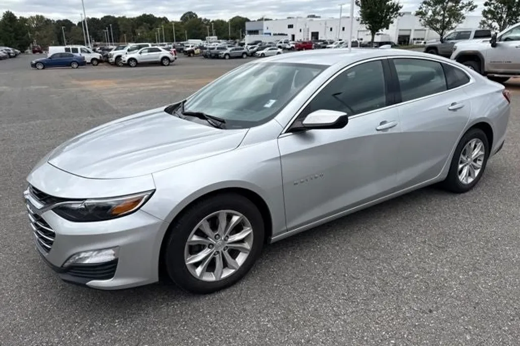 2022 Chevrolet Malibu 1LT photo 1