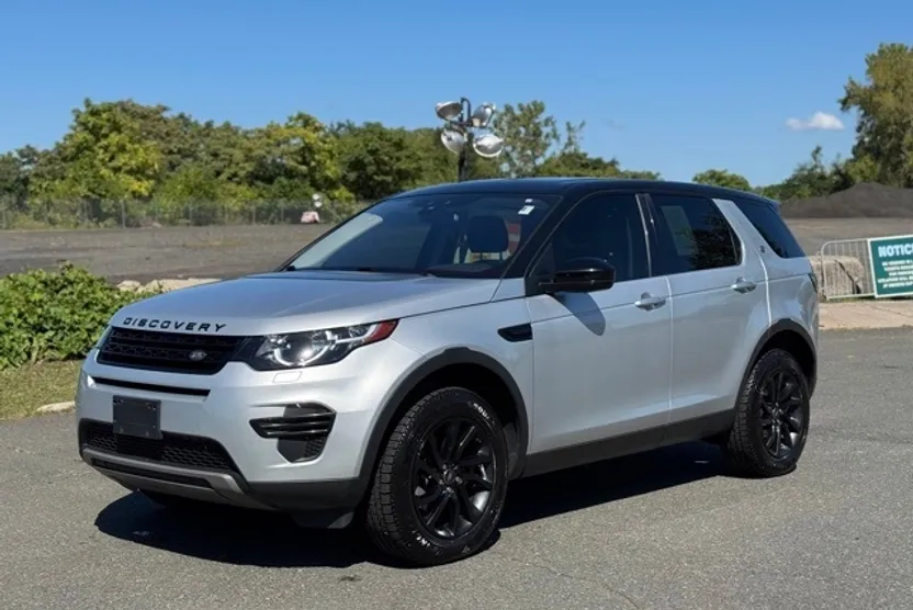 2017 Land Rover Discovery Sport SE photo 1