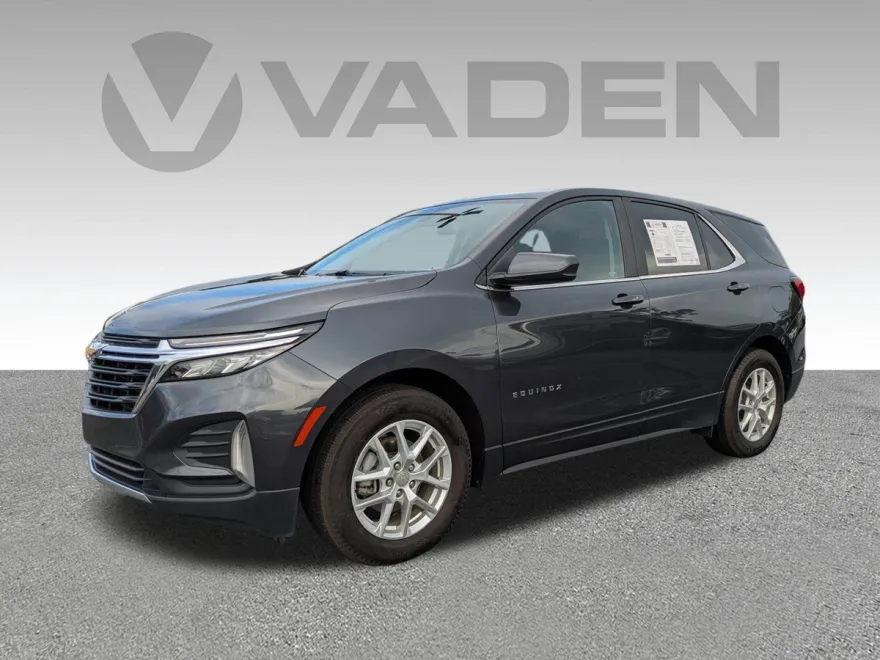 2023 Chevrolet Equinox LT photo 1