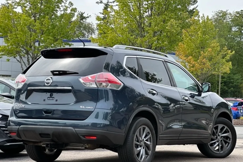 2016 Nissan Rogue SL photo 1