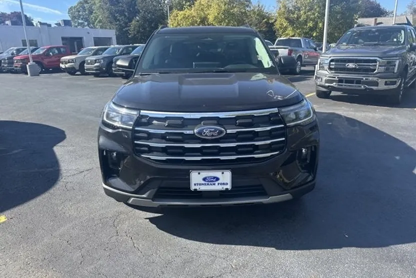 2025 Ford Explorer photo 1