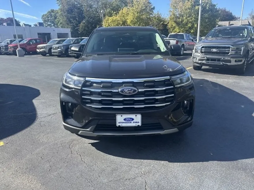 2025 Ford Explorer photo 1