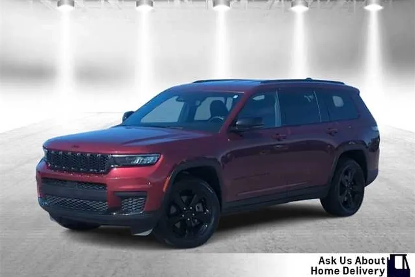 2023 Jeep Grand Cherokee Laredo Altitude photo 1