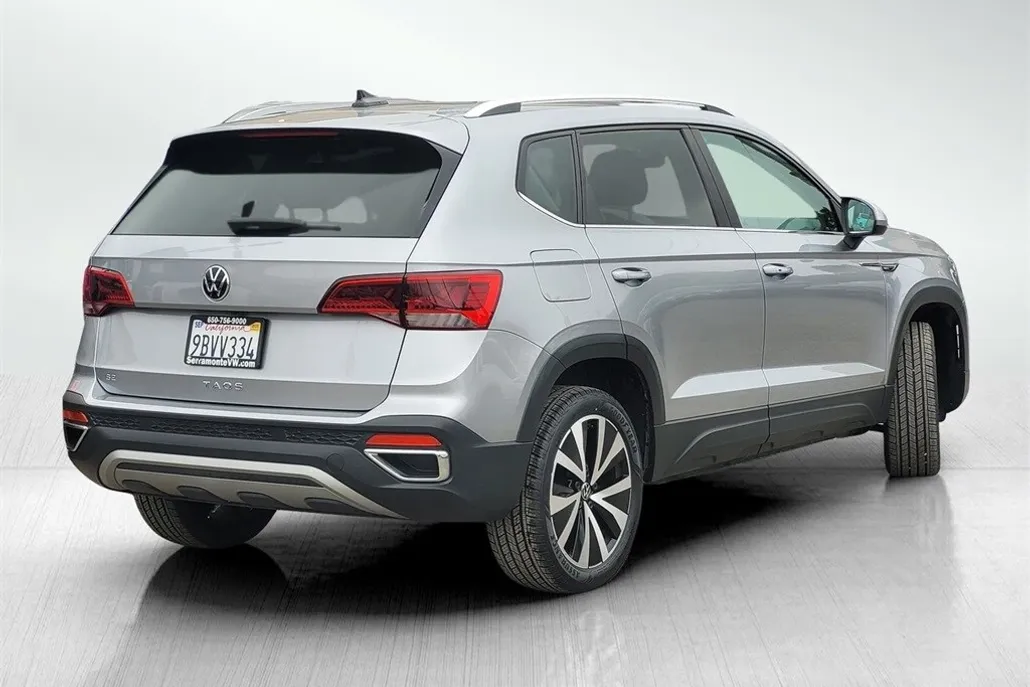 2023 Volkswagen Taos SE photo 1