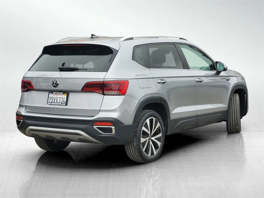 2023 Volkswagen Taos SE photo 1