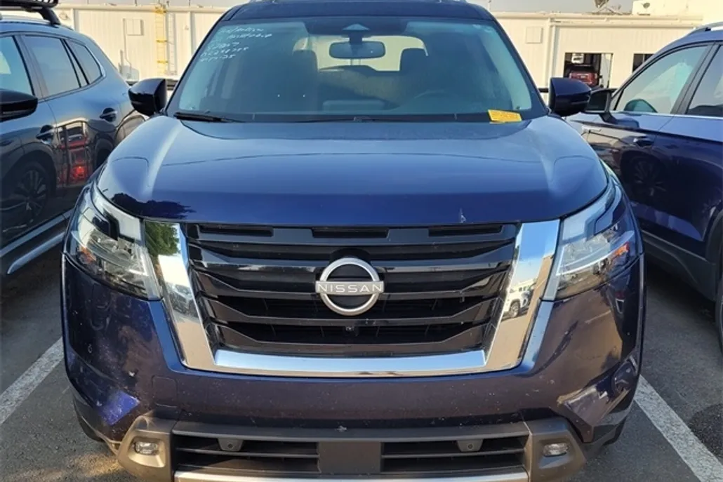 2022 Nissan Pathfinder SL photo 1