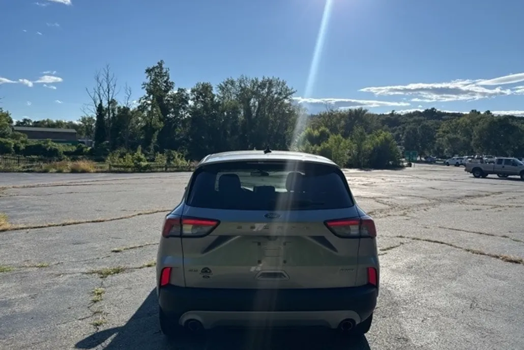 2022 Ford Escape SE photo 1