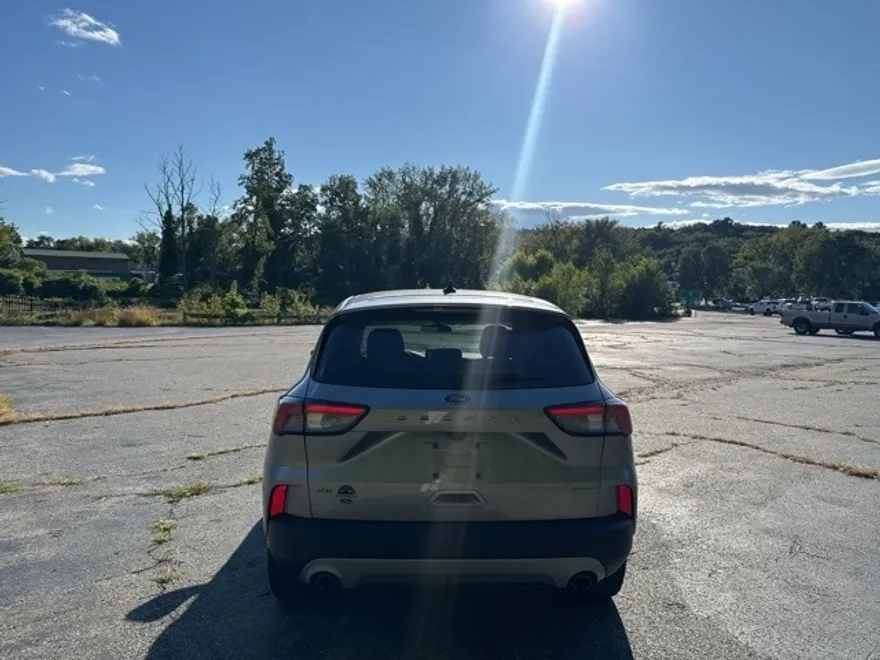 2022 Ford Escape SE photo 1