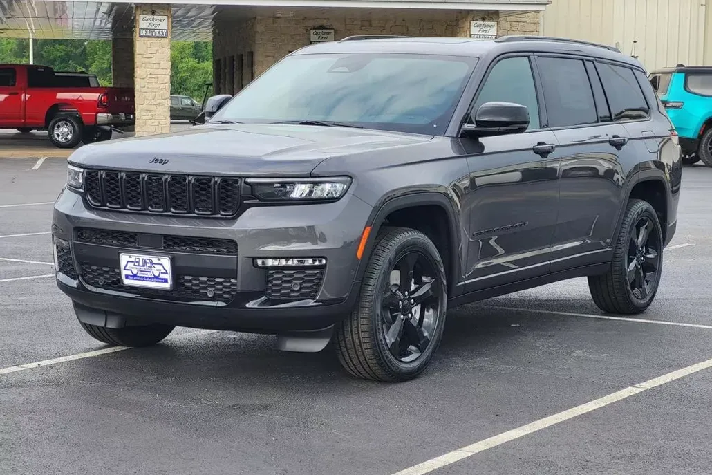 2025 Jeep Grand Cherokee Limited photo 1