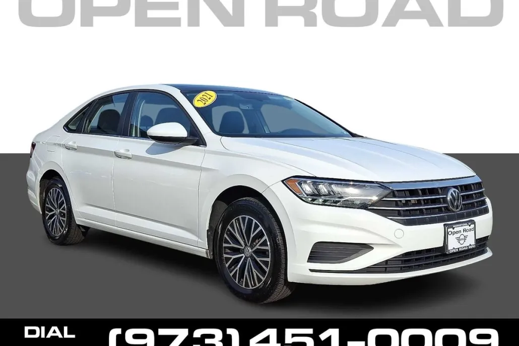 2021 Volkswagen Jetta SE R-Line photo 1