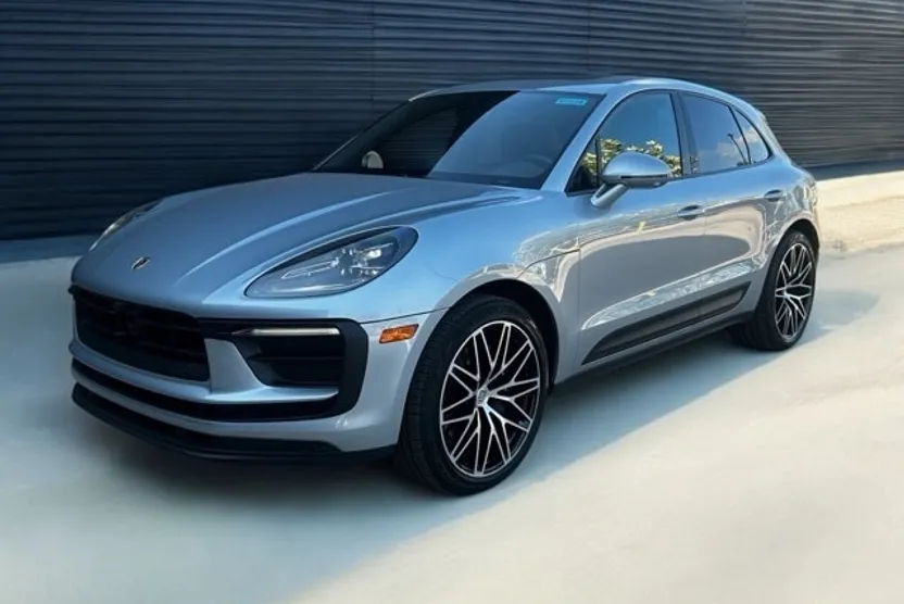 2025 Porsche Macan photo 1