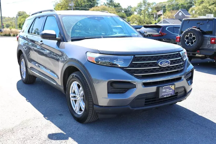 2022 Ford Explorer XLT photo 1