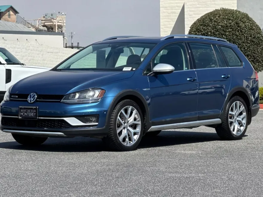 2017 Volkswagen Golf Alltrack TSI SEL photo 1