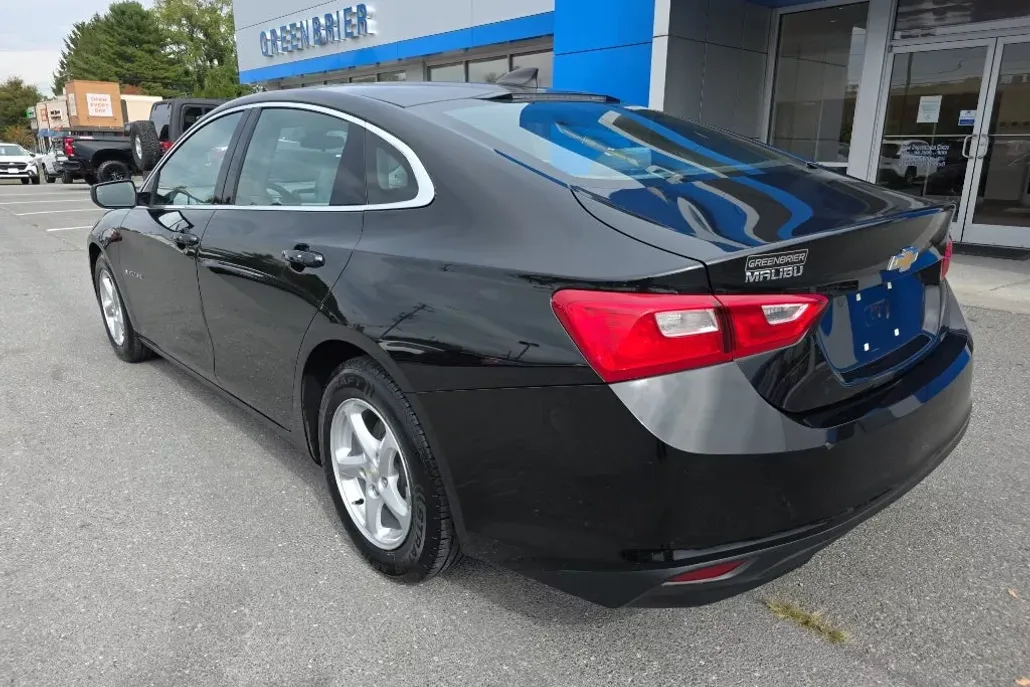 2016 Chevrolet Malibu LS photo 1