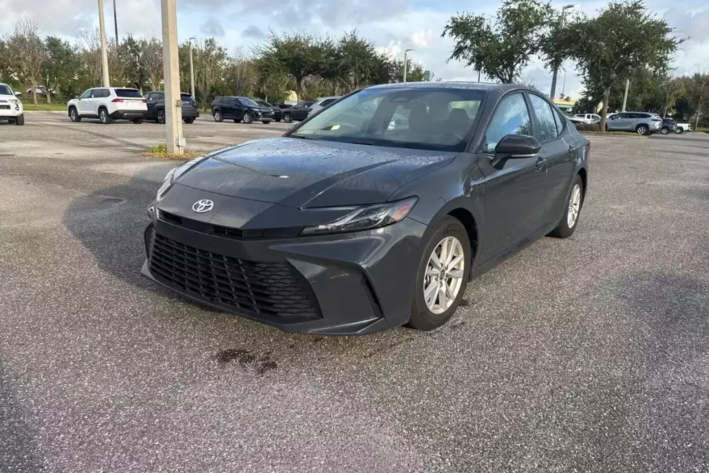 2025 Toyota Camry LE photo 1