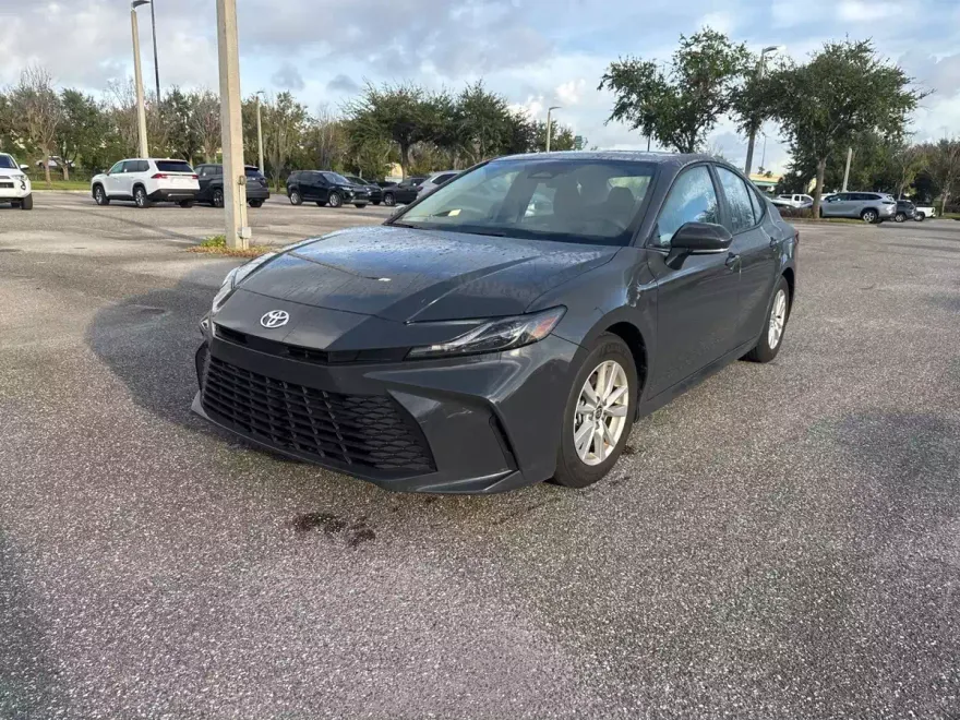 2025 Toyota Camry LE photo 1