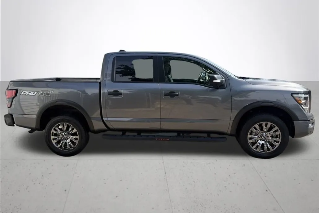 2023 Nissan Titan PRO-4X photo 1