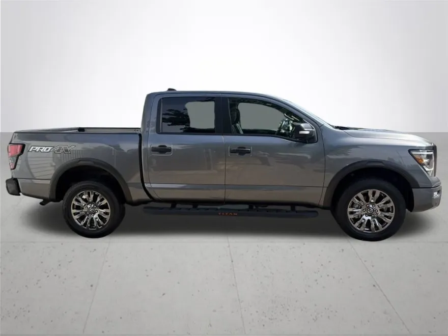 2023 Nissan Titan PRO-4X photo 1