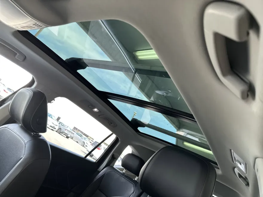 2022 Volkswagen Tiguan SE photo 1
