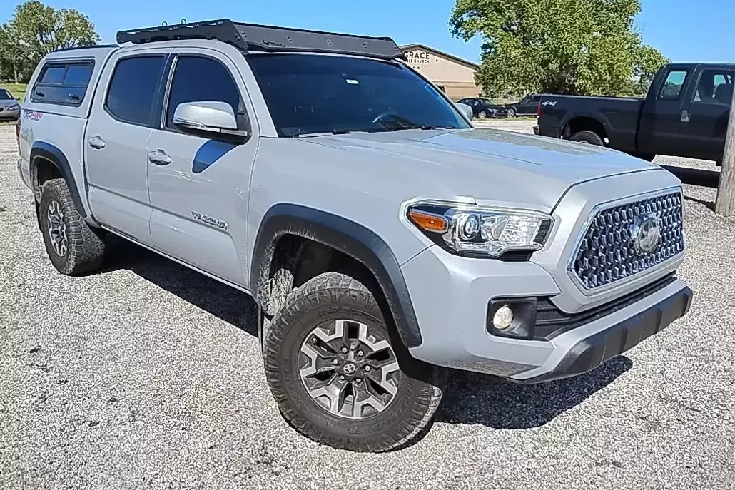 2019 Toyota Tacoma TRD Off-Road V6 photo 1