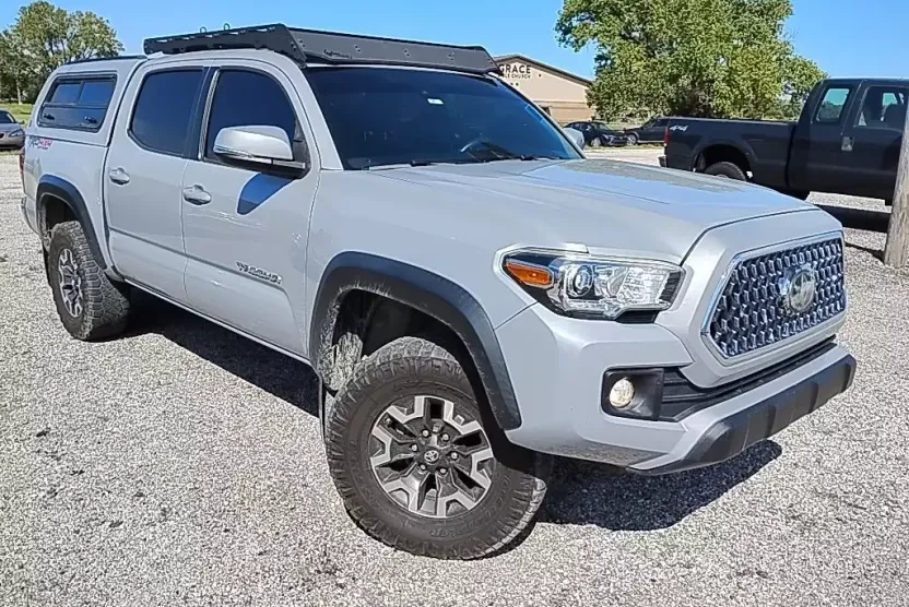 2019 Toyota Tacoma TRD Off-Road V6 photo 1