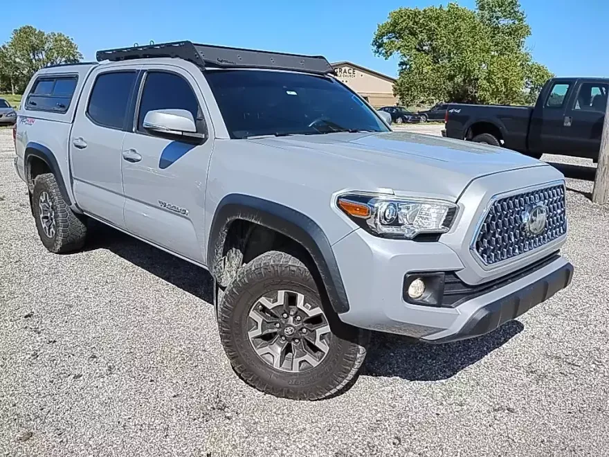 2019 Toyota Tacoma TRD Off-Road V6 photo 1