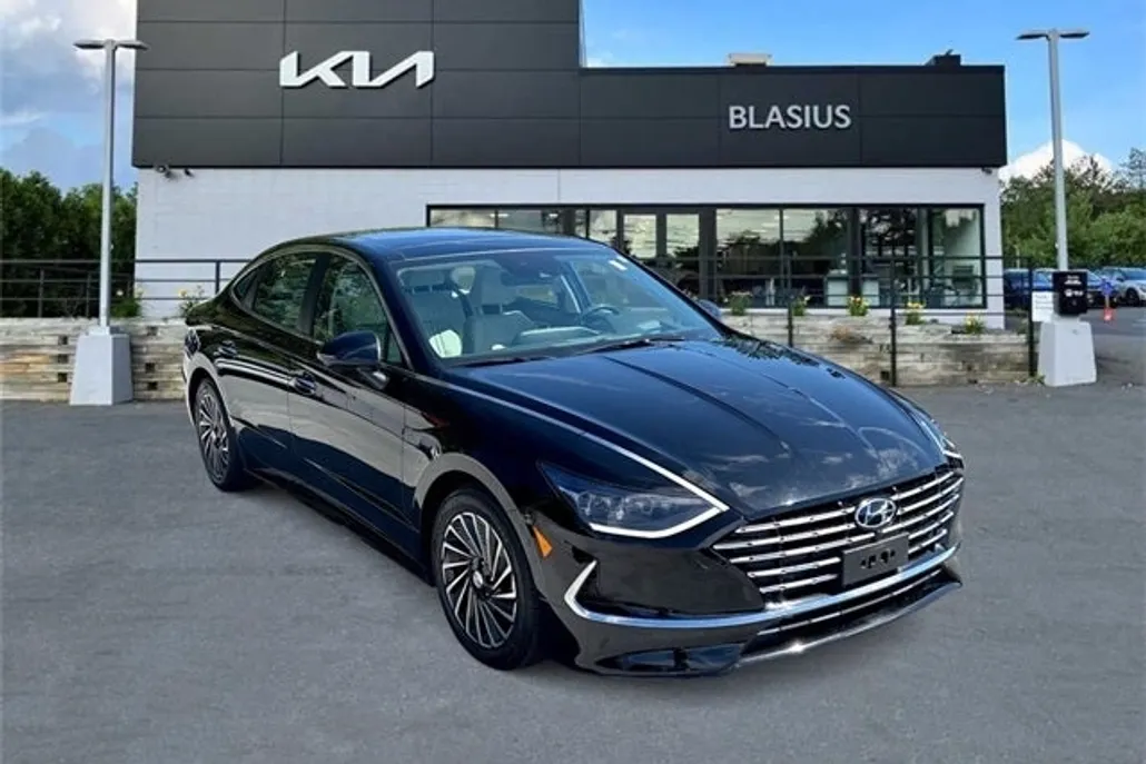 2023 Hyundai Sonata Hybrid Limited photo 1